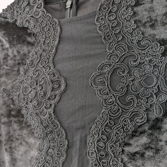 (new with tag) beautiful black velvet dress from French Connection, size 2 - Picture 2 of 8